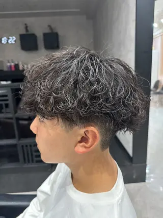 ショート パーマ メンズ ユウ🪄 パーマ指名No1のヘアスタイル