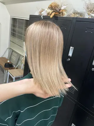 ショート カラー パーマ ヘアアレンジ メンズ キッズ ネイル マツエク・マツパ 切りっぱなしヘアボブ ミディアムヘアRYOのヘアスタイル