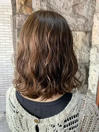 ミディアム カラー 蓮見  友里のヘアスタイル