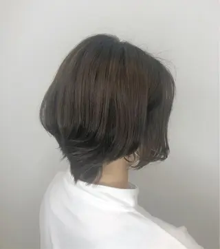 ショート カラー 手島 カミラのヘアスタイル