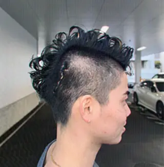 ショート パーマ メンズ ハイトーン KAISEIのヘアスタイル