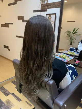 カラー ロング サトウ シューイチのヘアスタイル