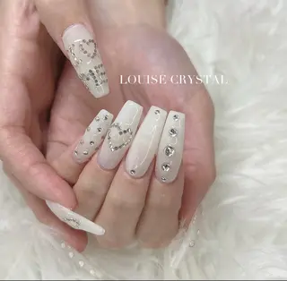 ネイル LOUISE CRYSTALのネイルデザイン