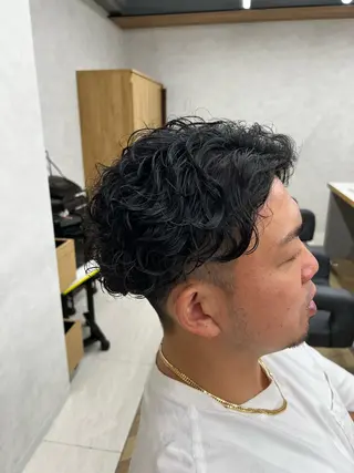 ミディアム パーマ メンズ 🏅メンズ特化 ヤマクラ タイキのヘアスタイル