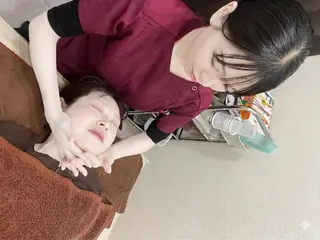【美容鍼・小顔鍼】 鍼灸師　吉田洋美のエステ・リラクイメージ