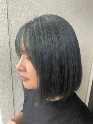 カラー タケウチ サトミのヘアスタイル