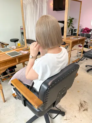 ショート カラー 藤井 貴美子のヘアスタイル