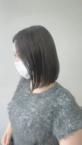 カラー ニトウ レイナのヘアスタイル