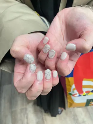ネイル はばすみれ🎀ﾈｲﾙ 光ﾌｪｲｼｬﾙ ﾍｱのネイルデザイン