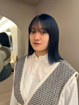 セミロング カラー yiye shioriのヘアスタイル