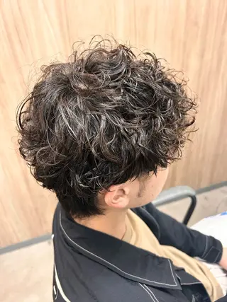 ミディアム パーマ メンズ 【パーマ】【デザイン カラー】拳🌊のヘアスタイル