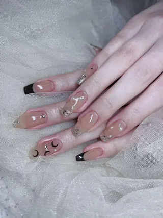 ネイル Queens テイのネイルデザイン