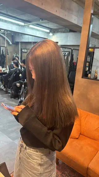 カラー Ami/艶カラー/ レイヤー/ハイトーンのヘアスタイル
