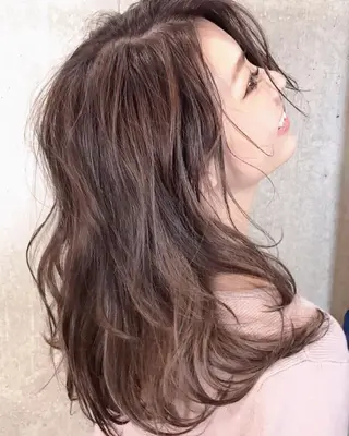 セミロング カラー 白髪ぼかし×デザイン 🕊️🫧ホウジョウのヘアスタイル