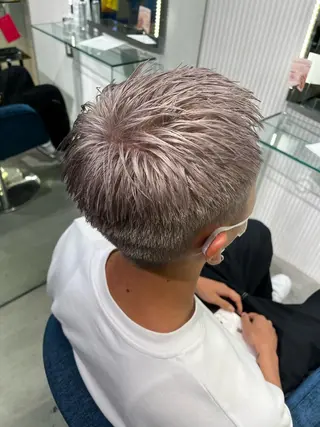 ショート カラー メンズ &CREW スタッフのヘアスタイル