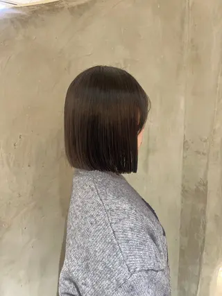 ミディアム 切りっぱなしボブ/ 艶カラー/綾莉のヘアスタイル