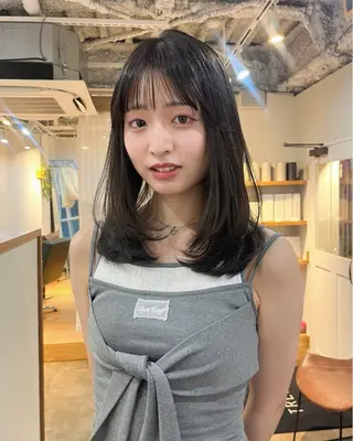 ミディアム 義本 風佳のヘアスタイル