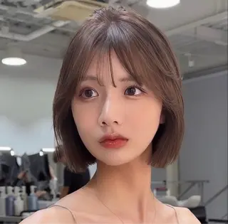 ミディアム コウ チホウのヘアスタイル