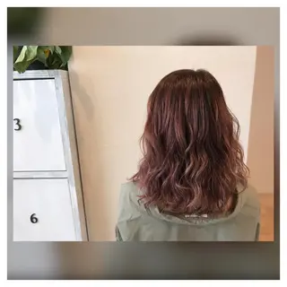 ミディアム カラー 岡本 智次のヘアスタイル
