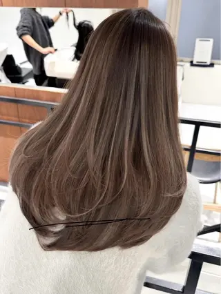 ロング レイヤーカット/透明 感カラー/aikaのヘアスタイル