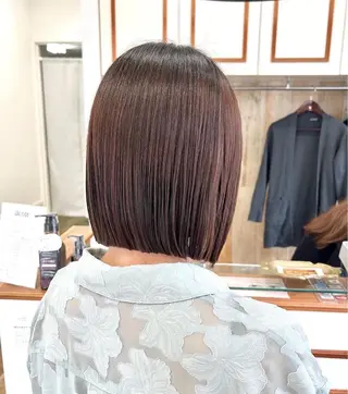 ショート カラー ぱつっとボブ/ 小野あかねのヘアスタイル