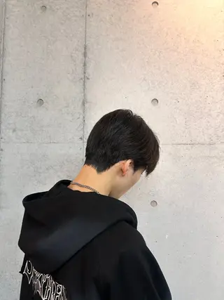 メンズ ヒナ/レイヤーカット 艶感ワンカラーのヘアスタイル