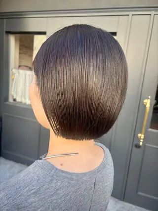ショート 酸性ストレート✨ 艶カラー✨谷口倭子のヘアスタイル