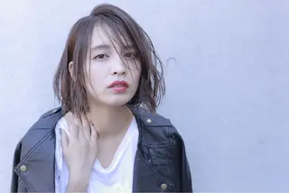 ミディアム セミロング カラー 山下 千明のヘアスタイル