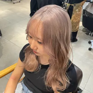 ロング カラー ミルクティー× グレージュMOMOのヘアスタイル