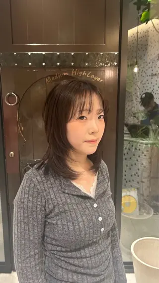 ミディアム カラー 位田 結実のヘアスタイル