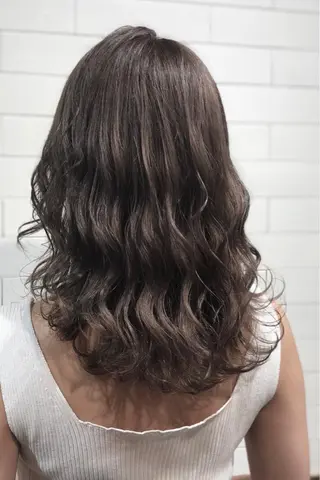 ミディアム 髪質改善⌇透明感 カラー⌇川上葵のヘアスタイル