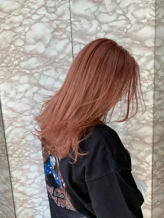 セミロング カラー ヘアアレンジ 🌟小顔レイヤー× 赤み消し透明感カラーのヘアスタイル