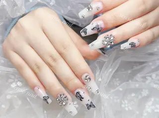 ネイル Queening 🦋のネイルデザイン