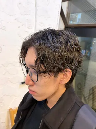 パーマ メンズ ダブルカラー寒色系 ボリューム改善ハヤトのヘアスタイル