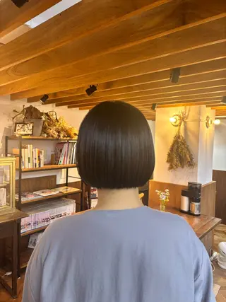 ショート カラー 中村 芽衣那のヘアスタイル