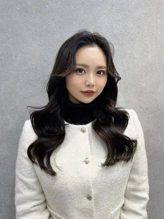 ロング カラー ヘアアレンジ 🩷韓国ヘア/ヨシン モリ🩷Maikaのヘアスタイル