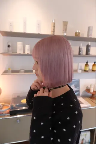 カラー hinata /ハイトーンのヘアスタイル