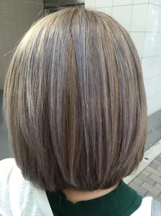 ミディアム カラー yui .のヘアスタイル
