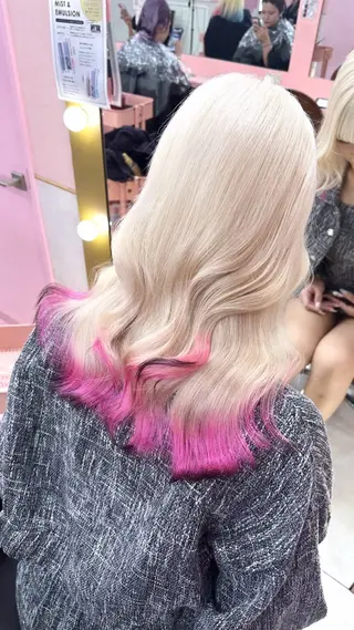 ロング カラー 2次元カラー/ ブリーチMANATOのヘアスタイル