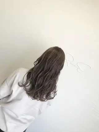 セミロング カラー LaRmE Ayumi.のヘアスタイル