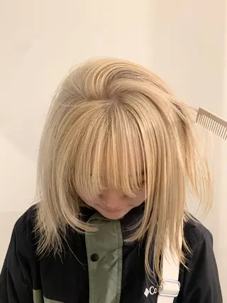 ミディアム カラー 落合希 Olivebeigeのヘアスタイル