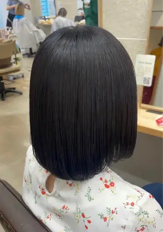 ミディアム レイヤー・カット モデル・透明感カラーのヘアスタイル