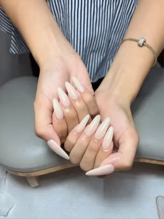 ネイル Chiara 長さだしのネイルデザイン