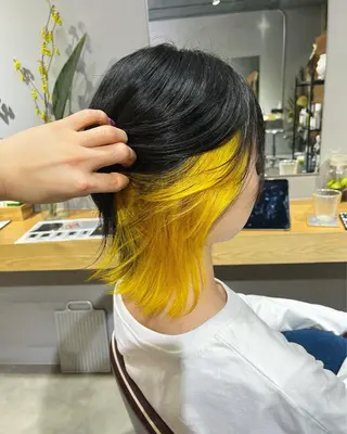 ミディアム カラー 透明感ハイトーン🦄 キラ🌈のヘアスタイル
