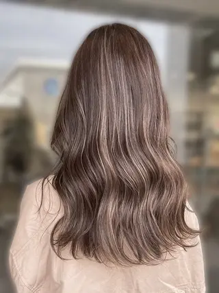 ロング カラー 山下 仁愛のヘアスタイル