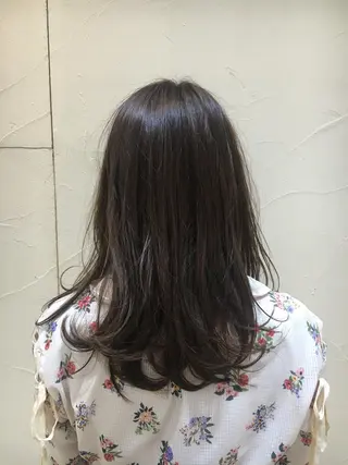 セミロング カラー ミドウチ アヤカのヘアスタイル
