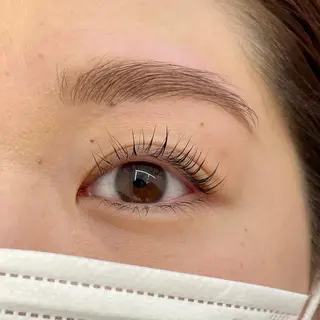 マツエク・マツパ アイブロウ 鍵山 千秋のヘアスタイル