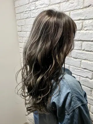 ロング カラー UMEDA FIGAROのヘアスタイル