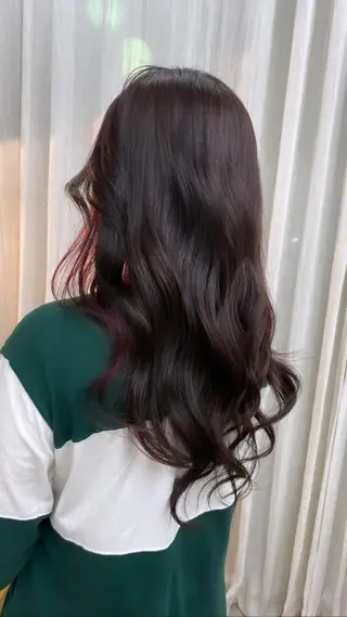ロング KVELL ユナのヘアスタイル