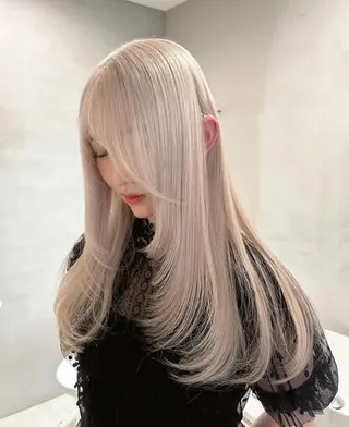 ロング カラー PELE ハイトーン RIMUのヘアスタイル